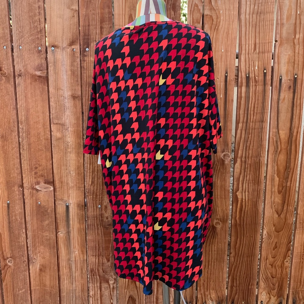 LuLaRoe Irma Tunic Top Red And Black Print 0500 - Picture 4 of 5